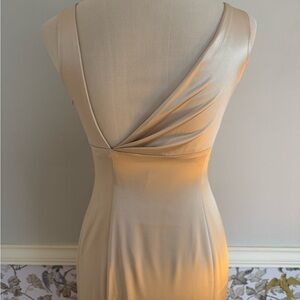 Elegant Tahari Cream Sleeveless Dress. Size 2